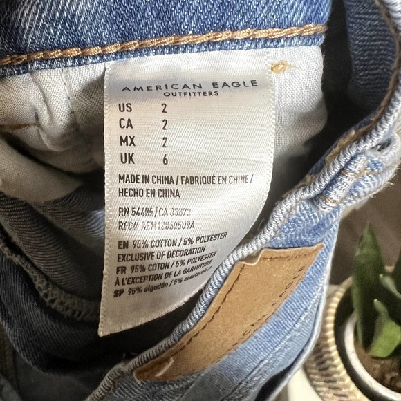 AMERICAN EAGLE Women's Mom Short Jean Denim High Rise Size Cuffed Size 2 - Picture 10 of 13
